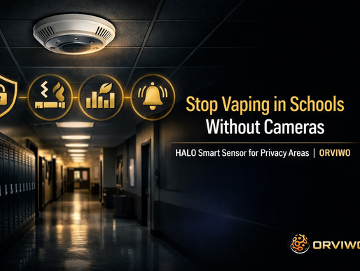 HALO Smart Sensor instalado en un pasillo escolar para detección de vapeo en áreas privadas, monitoreo de calidad de aire y alertas de seguridad en tiempo real por ORVIWO.