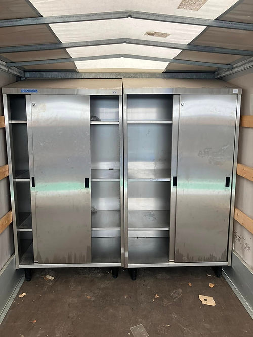 Armoires à vaisselle inox 4 niveaux toit incliné, portes coulissantes