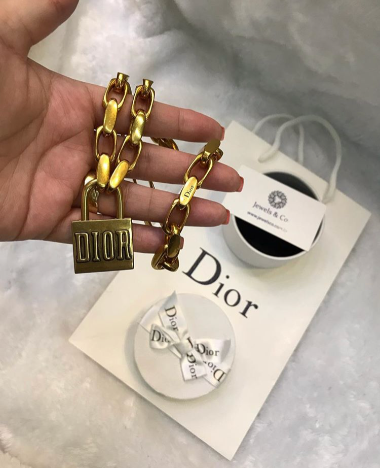 Thumbnail: COLAR DIOR