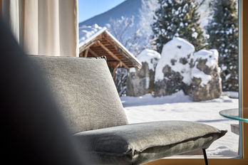 Mineralienhotel sauna area with natural-stone design and soft lighting