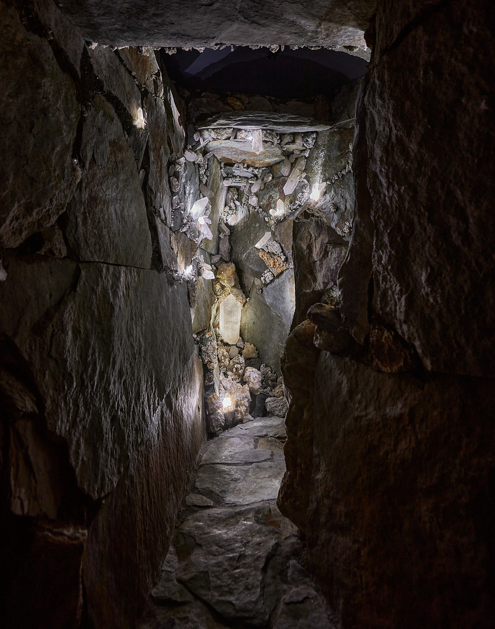 Mineralienhotel - museumcave-2.jpg