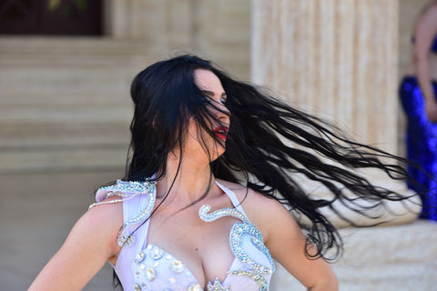 Spettacoli ballerine danza del ventre Roma con Maryem Bent Anis per matrimoni, feste, eventi. Bellydancers bellydance show with Maryem Bent Anis for wedding, parties, events.