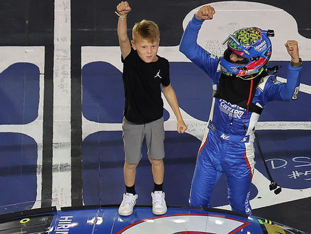 Larson Dominates Bristol