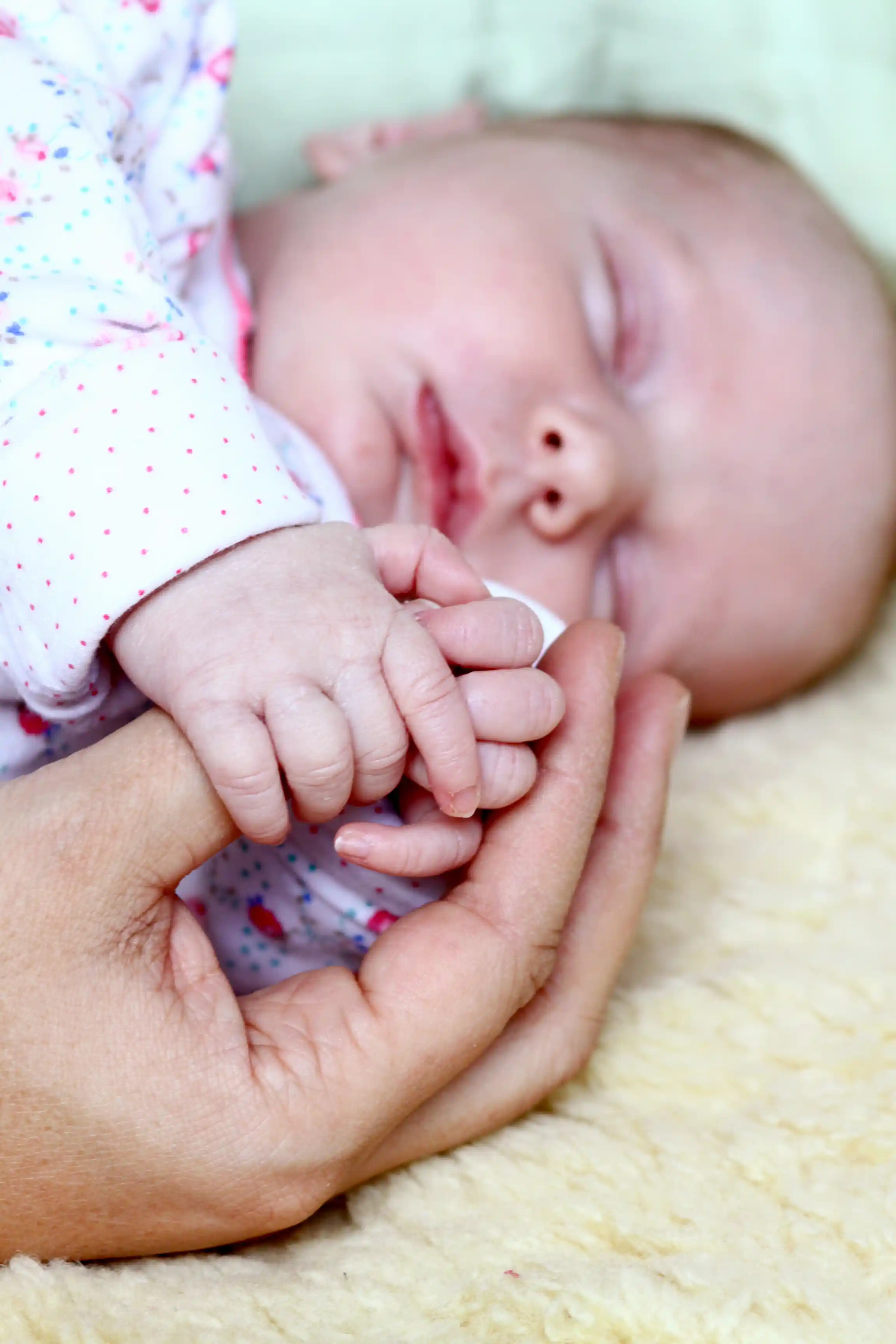  Osteopathie Behandlung für Mamas nach dem Wochenbett und Baby zum Check nach der Geburt. 