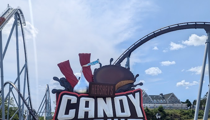 Hershey Park entrance area on a summer day