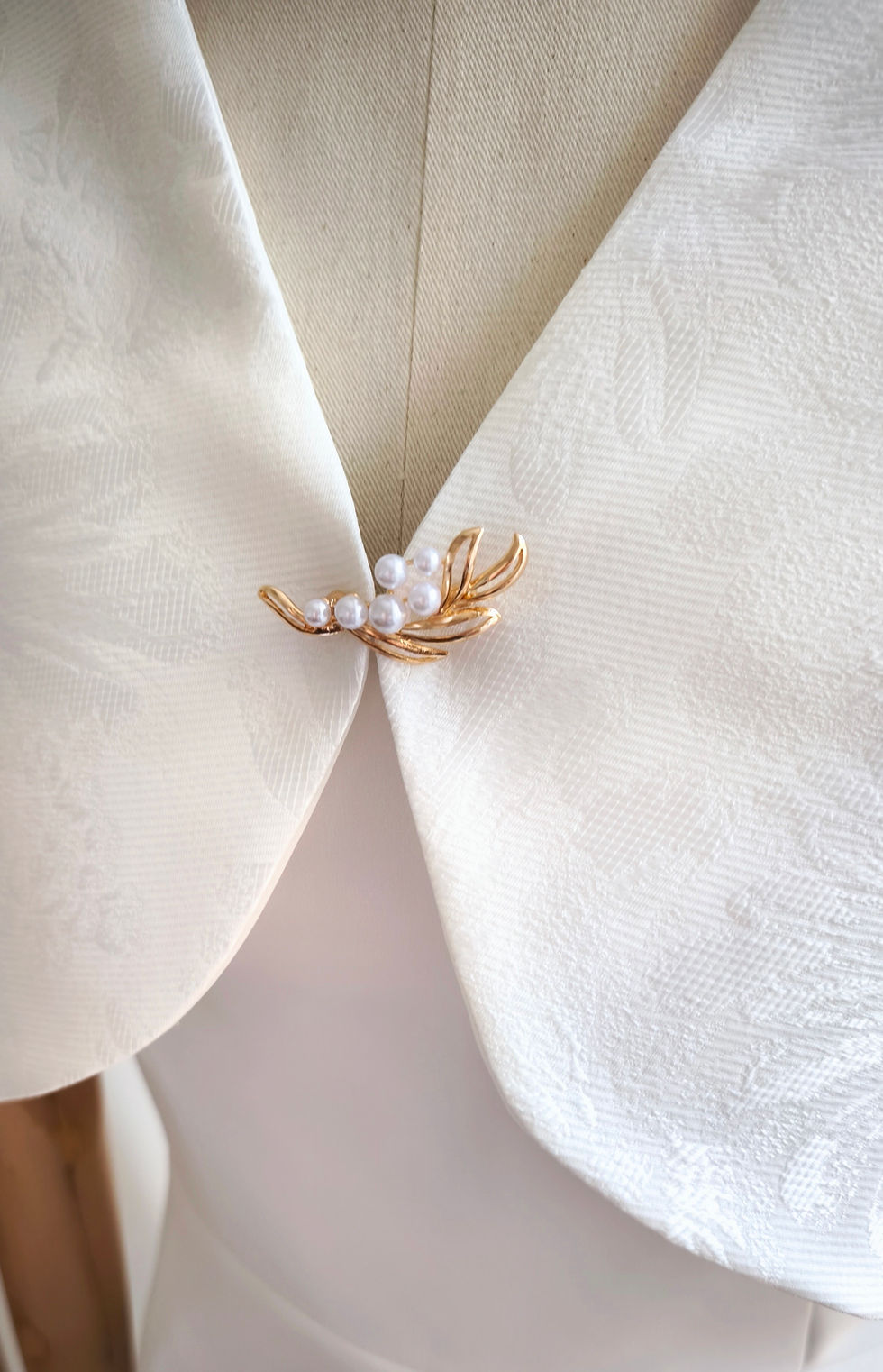 Miniature : Cape de mariée ivoire fleurs jacquard