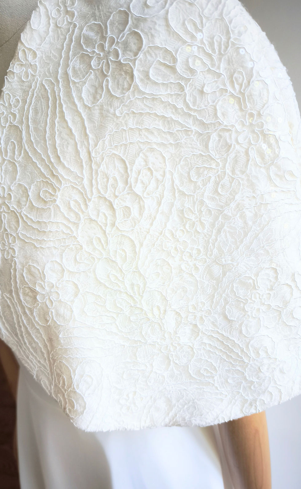 Cape mariage ivoire sequin dentelle
