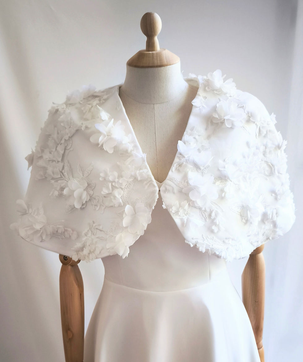 Cape mariée ivoire fleurs dentelle 3D