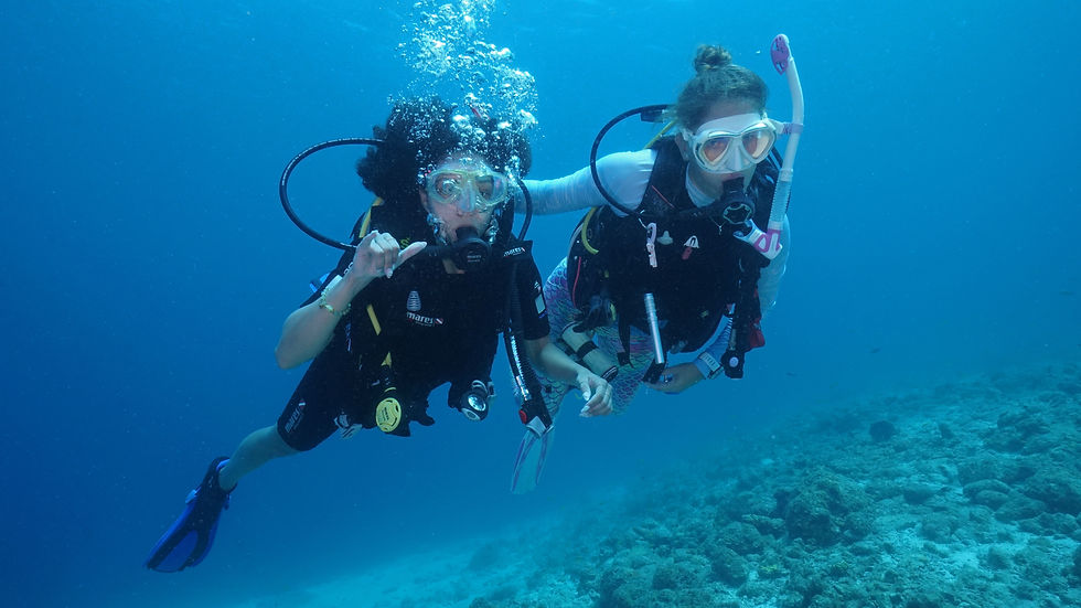 Beginner scuba diving at Baya Beach Curaçao with Soul Divers, crystal-clear Caribbean water and coral reef