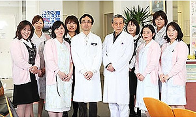 医師と看護師が整列している