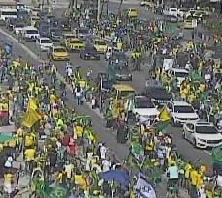 A pergunta é: de onde saiu tanto imbecil? Gado pingado, mas ainda muitos