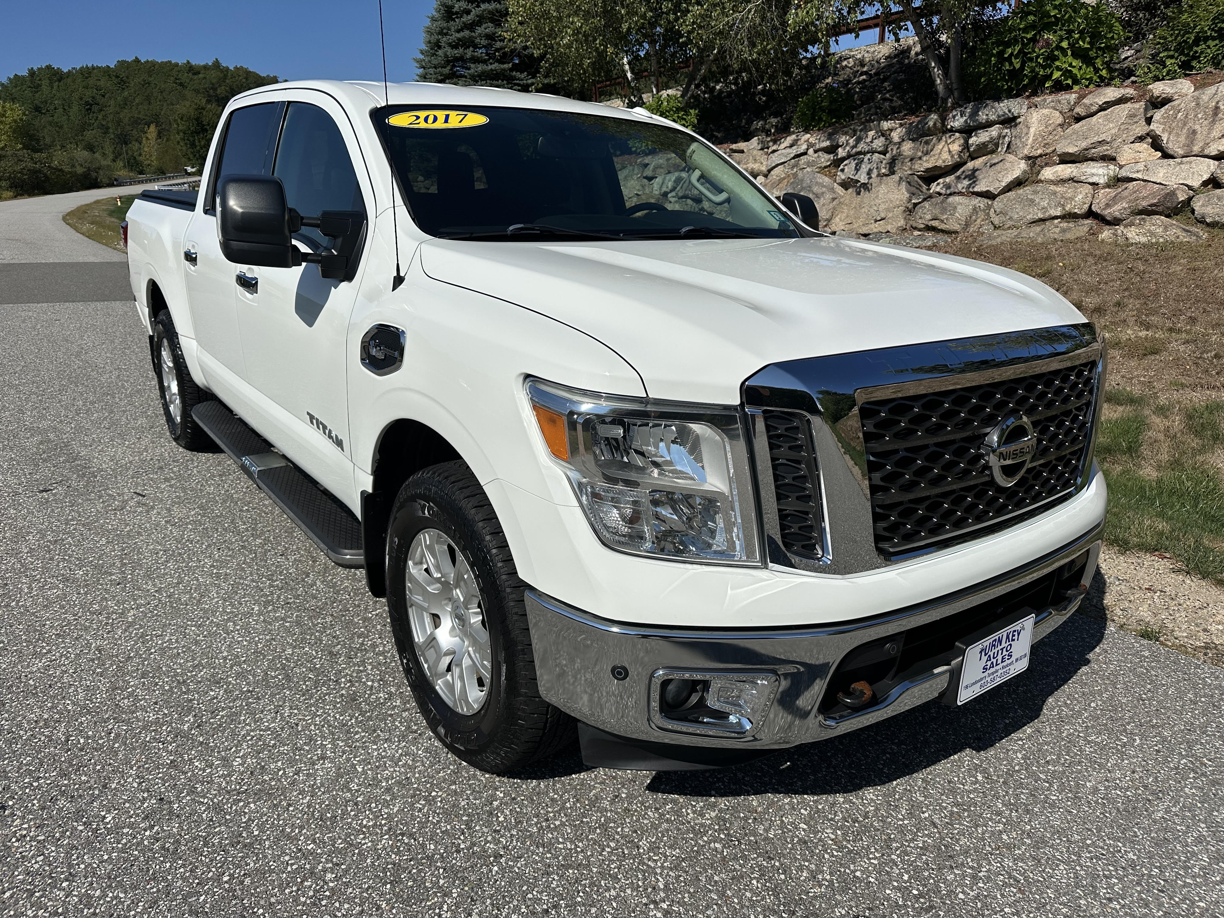 2017 Nissan Titan SV's photo