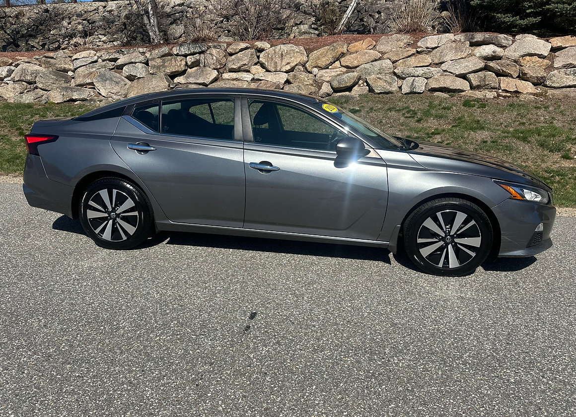 2021 Nissan Altima SV - Photo 2