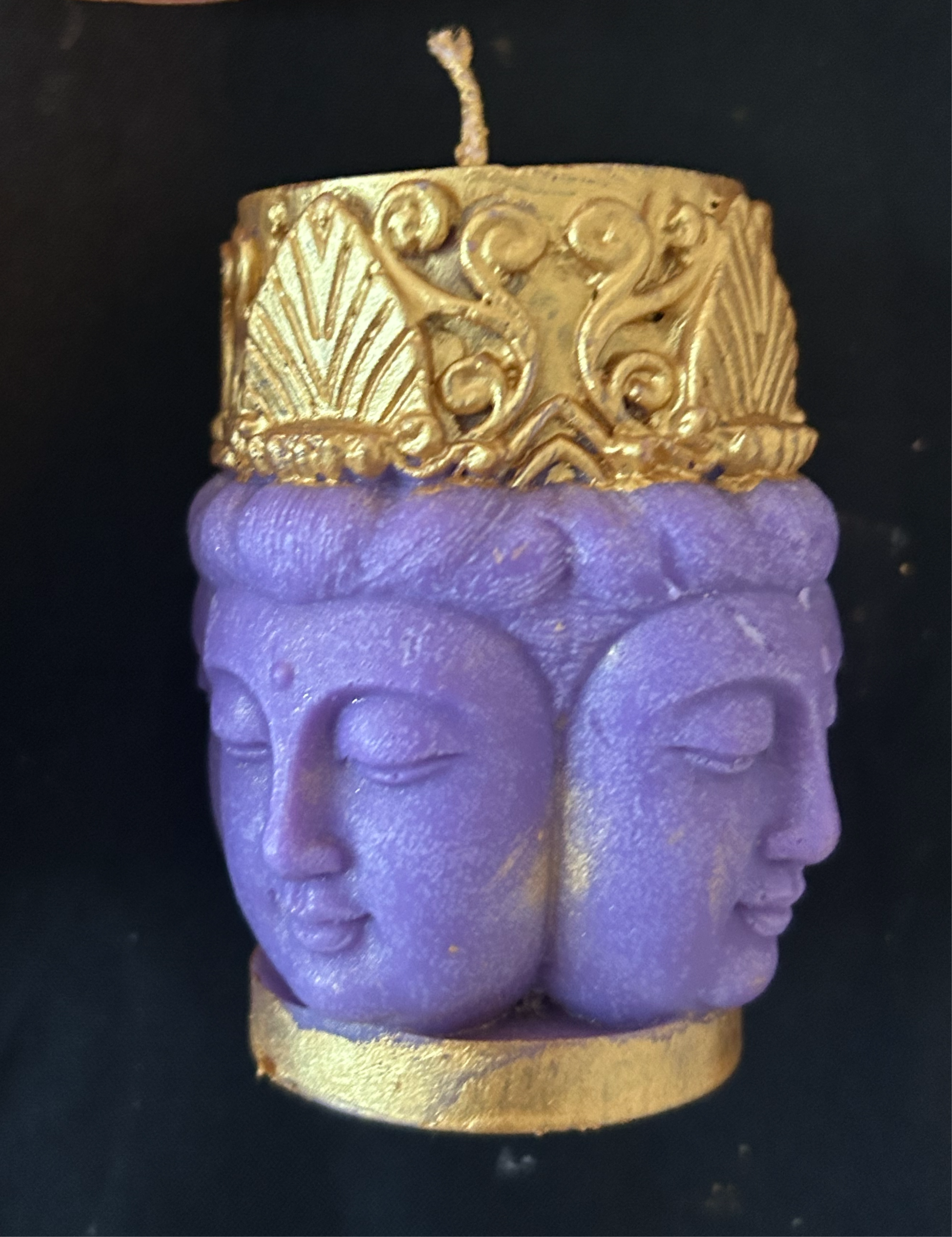 Bougie Buddha candle, purple and gold. Bougie Buddha, decorative gold, four Buddha faces.