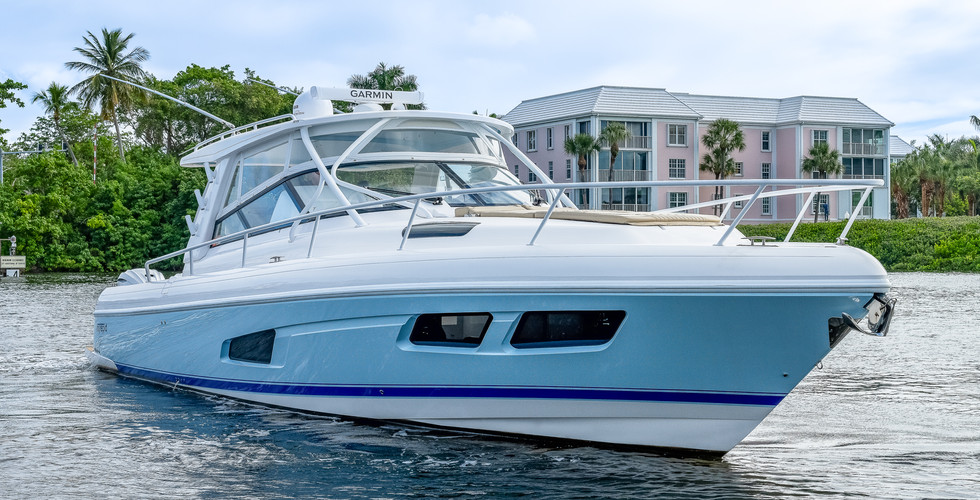 2022 Intrepid 438 Evolution