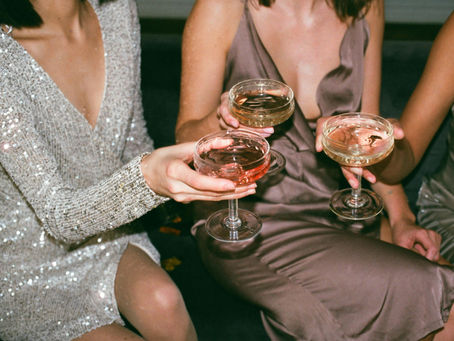 Todo lo que necesitas saber sobre el alcohol y el síndrome de ovario poliquístico.