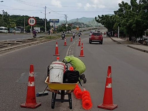 Reemplazan separadores viales en el intercambiador de La Lucha.