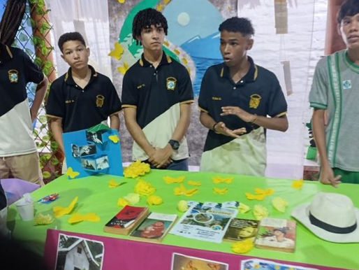 Estudiantes del Edgardo Vives Campo brillan con proyectos de emprendimiento en feria turística.