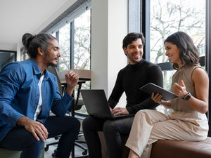 Do julgamento à escuta: como aplicar CNV em conversas difíceis