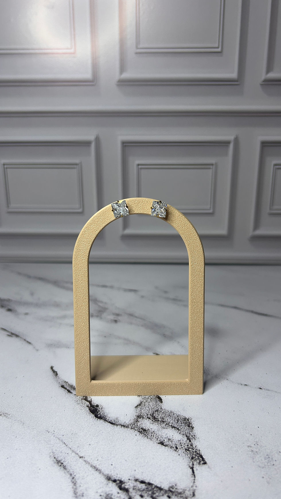 Brinco Dourado Zircônia Quadrada