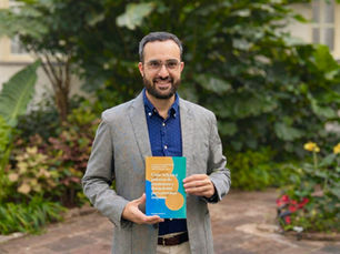 RAÚL ACOSTA PRESENTA SU LIBRO