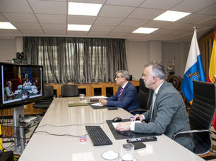 REUNIÓN CON LA MINISTRA DE HACIENDA.