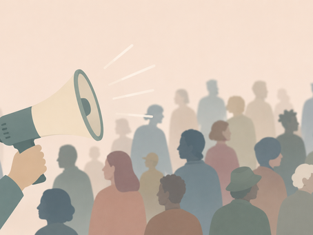 Communication entrepreneur débutant sans cible définie, mégaphone diffusant un message à une foule de silhouettes floues