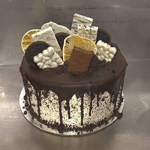Cookie & Cream chocolate sponge cake