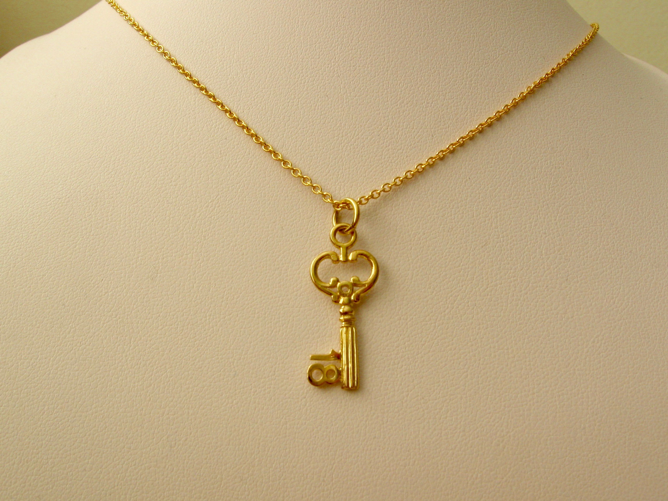 GENUINE SOLID 9ct YELLOW GOLD 3D 18 KEY BIRTHDAY CHARM/PENDANT GIFT