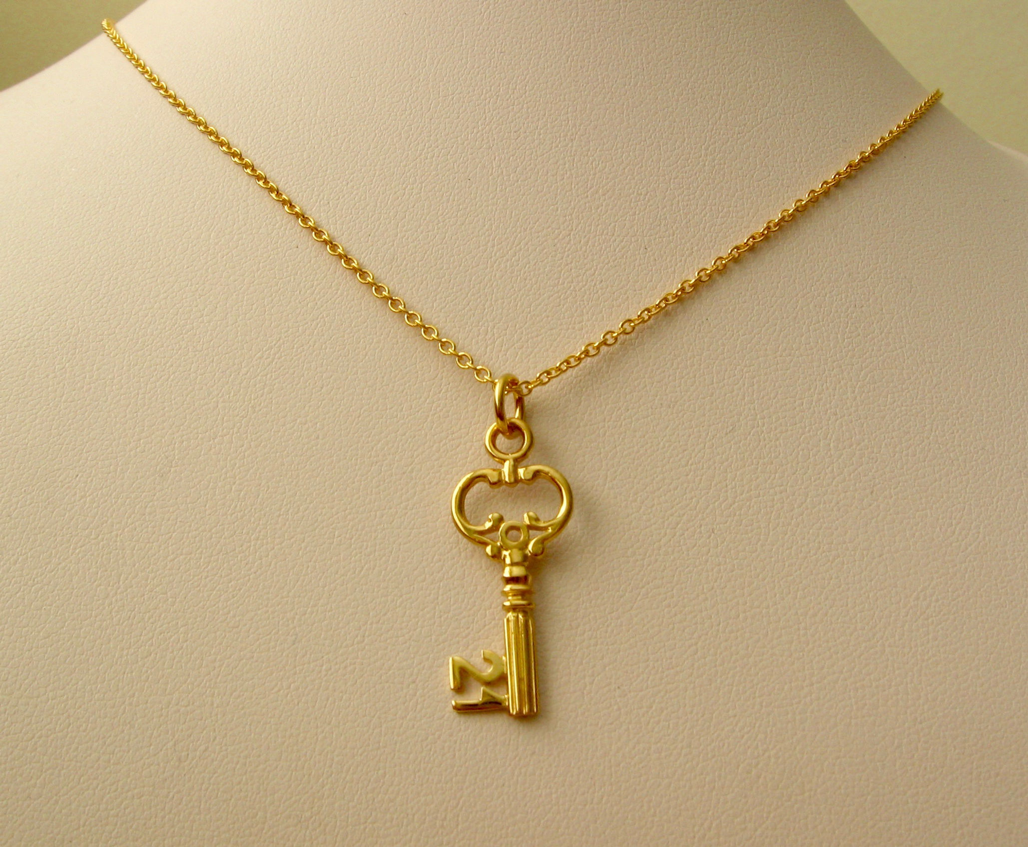 GENUINE SOLID 9ct YELLOW GOLD 3D 21 KEY BIRTHDAY CHARM/PENDANT GIFT