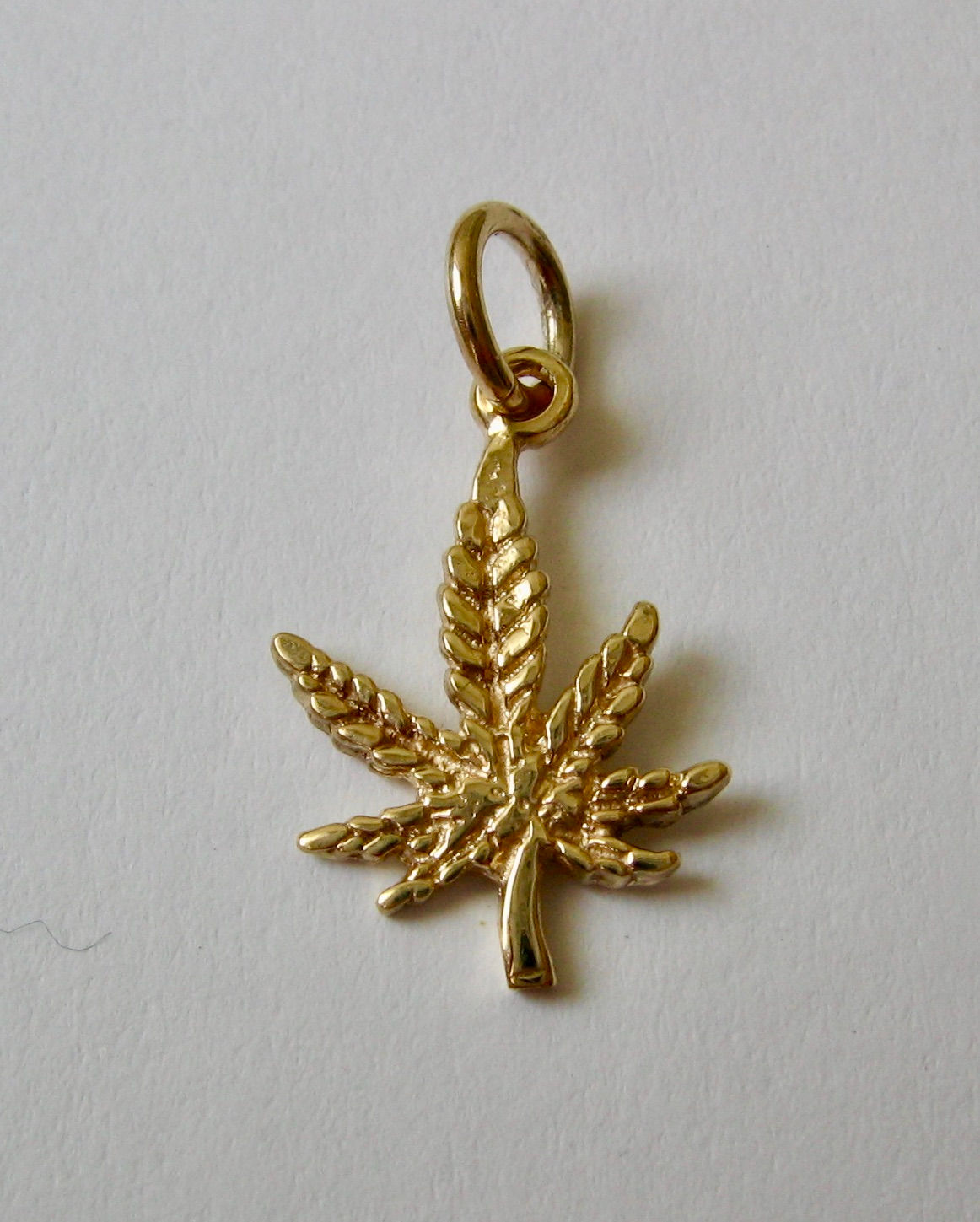GENUINE SOLID 9ct YELLOW GOLD MARIJUANA LEAF CHARM/PENDANT