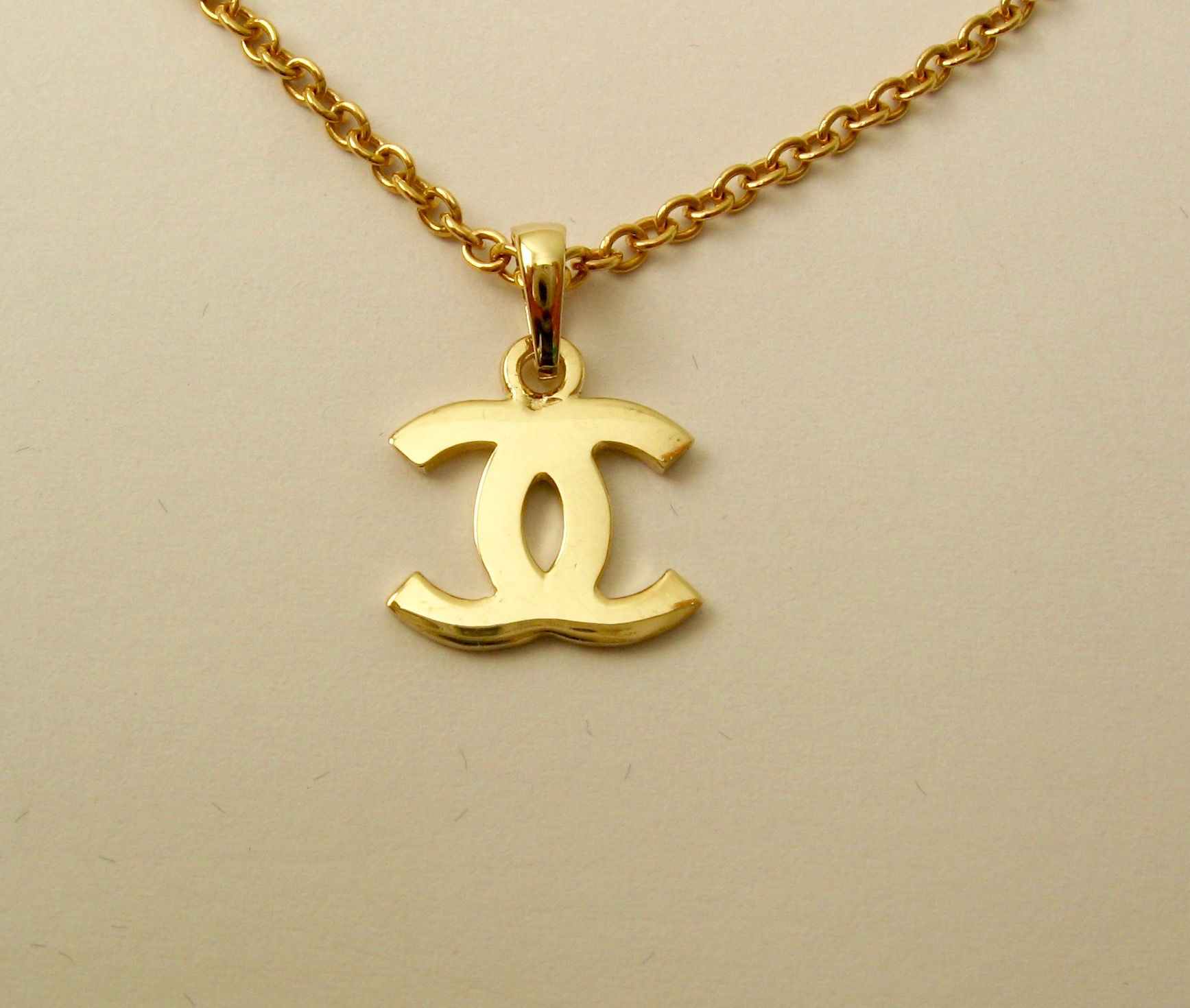GENUINE SOLID 9ct YELLOW GOLD 3D DOUBLE C LETTER CHARM/PENDANT