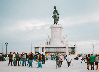 População brasileira em Portugal dispara e se aproxima dos 400 mil