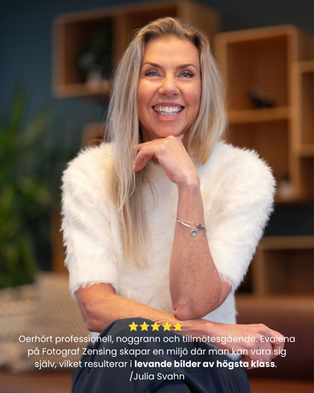 Leende kvinna med Goggle recension.