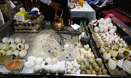 Lokale gerechten avondmarkt in Kotan
