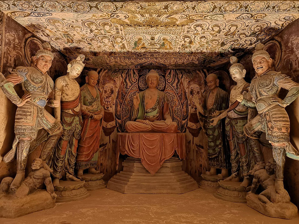 Binnen in de Mogao Grotten bij Dunhuang