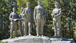Standbeelden bij Samjiyon Grand Monument