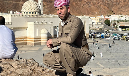 Medina poseren voor Jabal Uhud_edited.jp