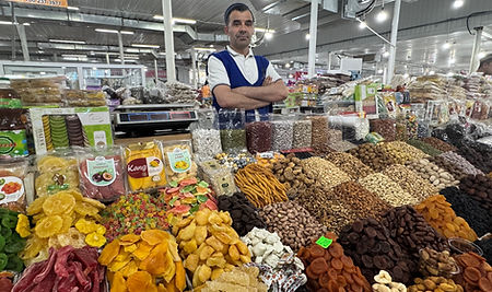 Winkelier op markt Aktobe