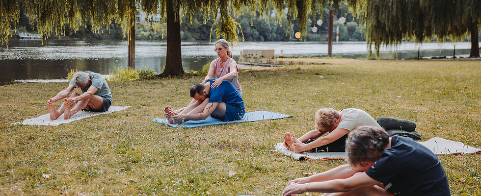 yoga-cours-collectifs-exterieur.jpg
