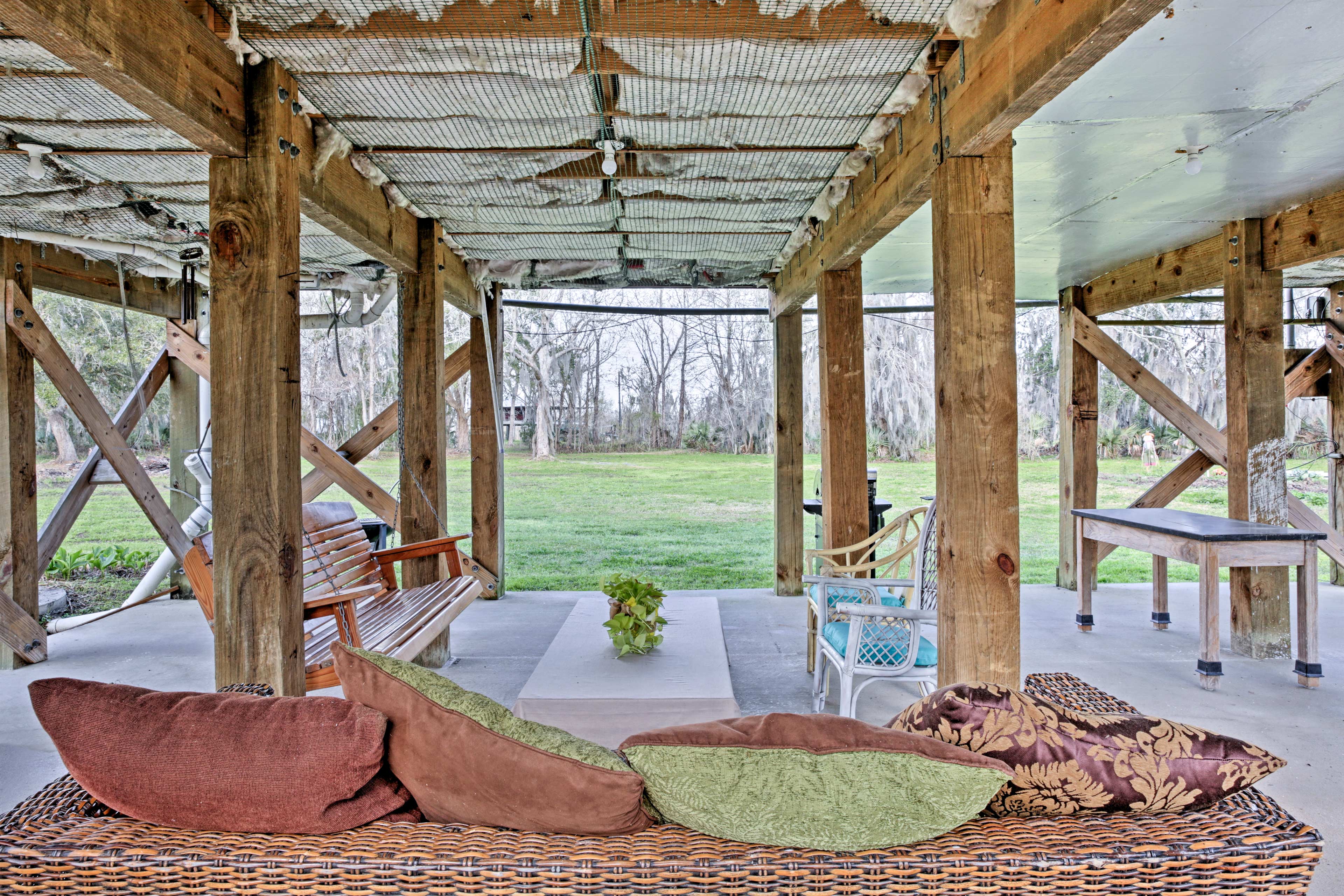 Lytle Farms Cajun Cottage Lounge