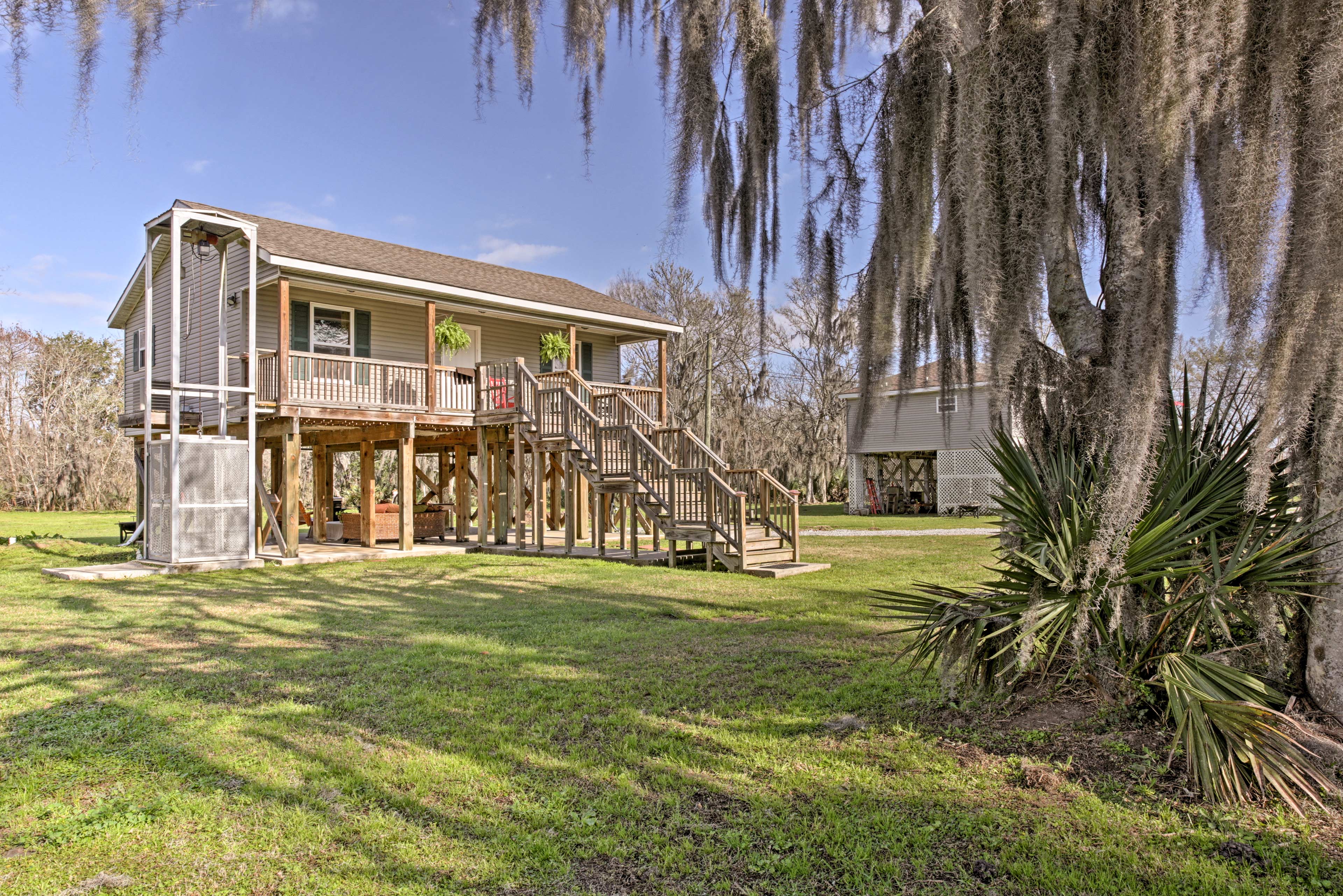 Lytle Farms Cajun Cottage Left View