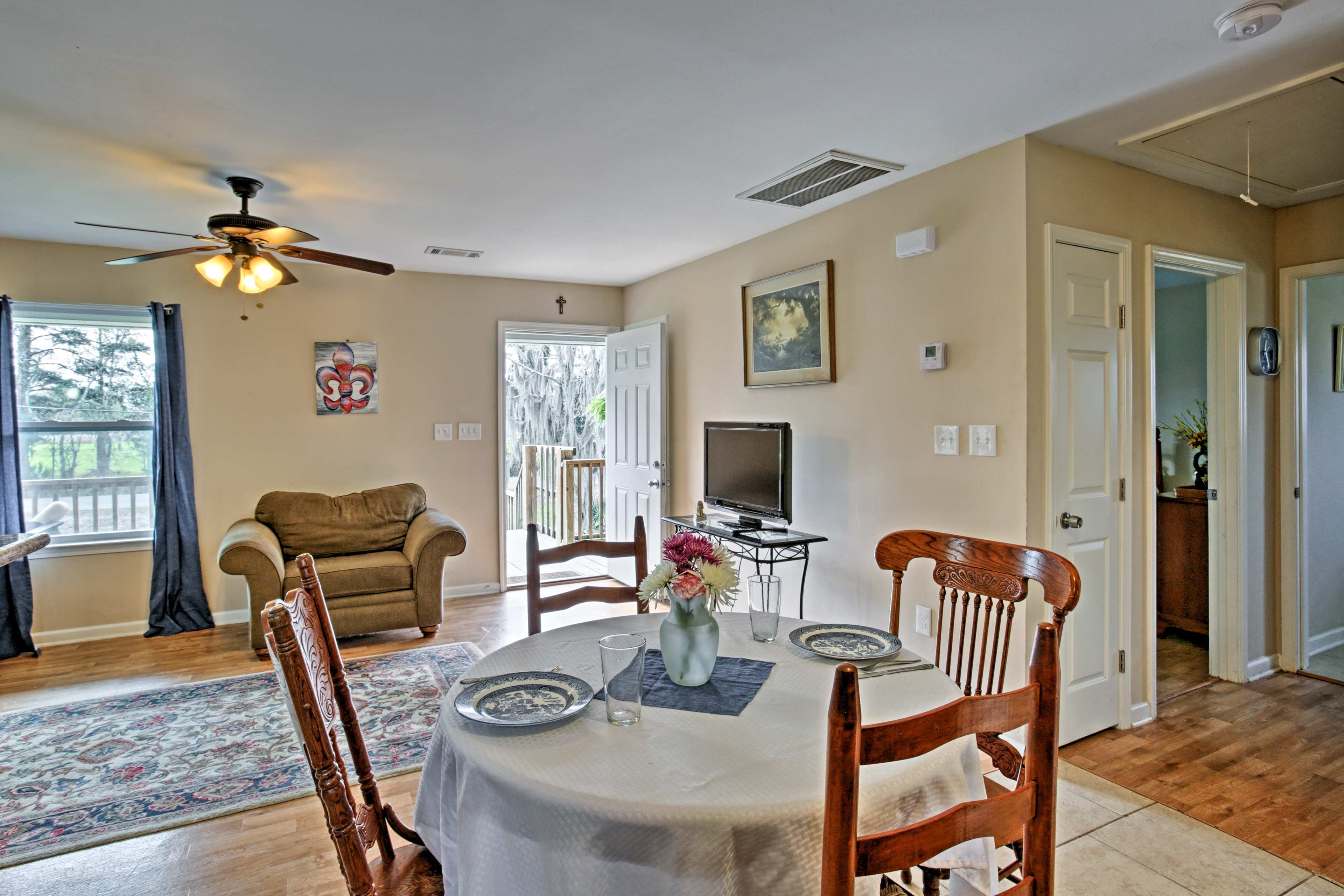 Lytle Farms Cajun Cottage Dining