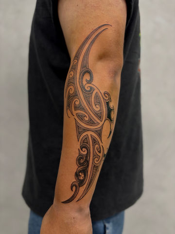 Preston Karatau Tattoo Artist at Tattoo Gold Takapuna Auckland New Zealand Aotearoa. Best tattoo studio of New Zealand
