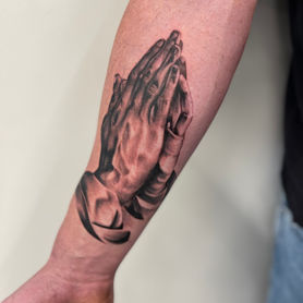 Junior Silivaai Tattoo artist at Tattoo Gold Auckland New Zealand - Best Tattoo Studio Auckland Takapuna New Zealand