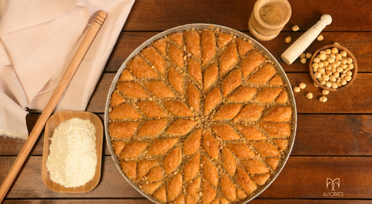 ev yapımı baklava tarifi kat kat baklava yapılışı cevizli ev baklavası çıtır baklava sırları baklava hamuru nasıl açılır şerbetli tatlı tarifleri geleneksel türk tatlıları