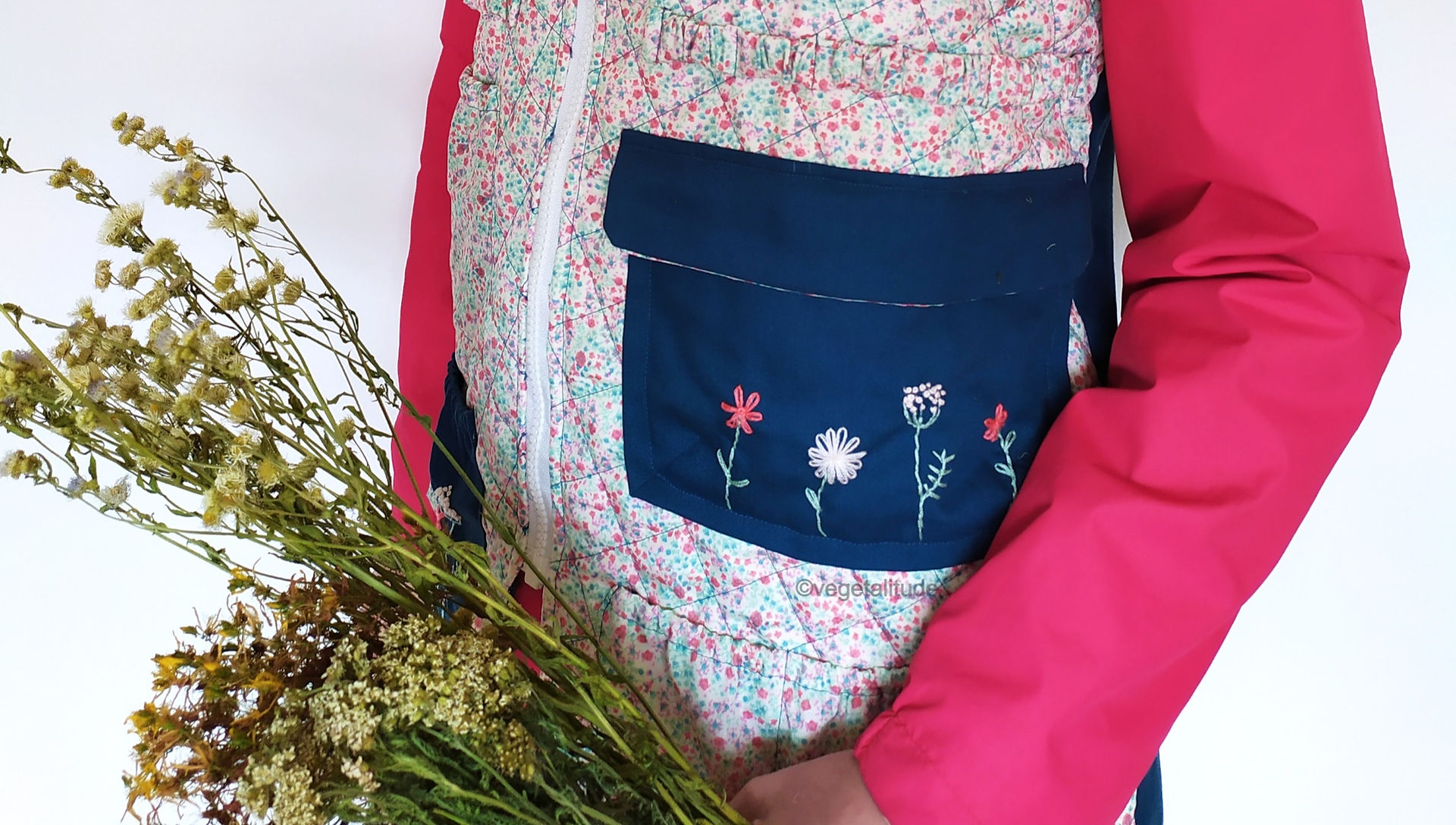 poche brodée de la veste mutli poche féminine ou veste de la cueilleuse
