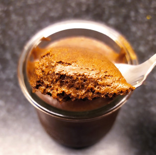 Cuillère de mousse au chocolat