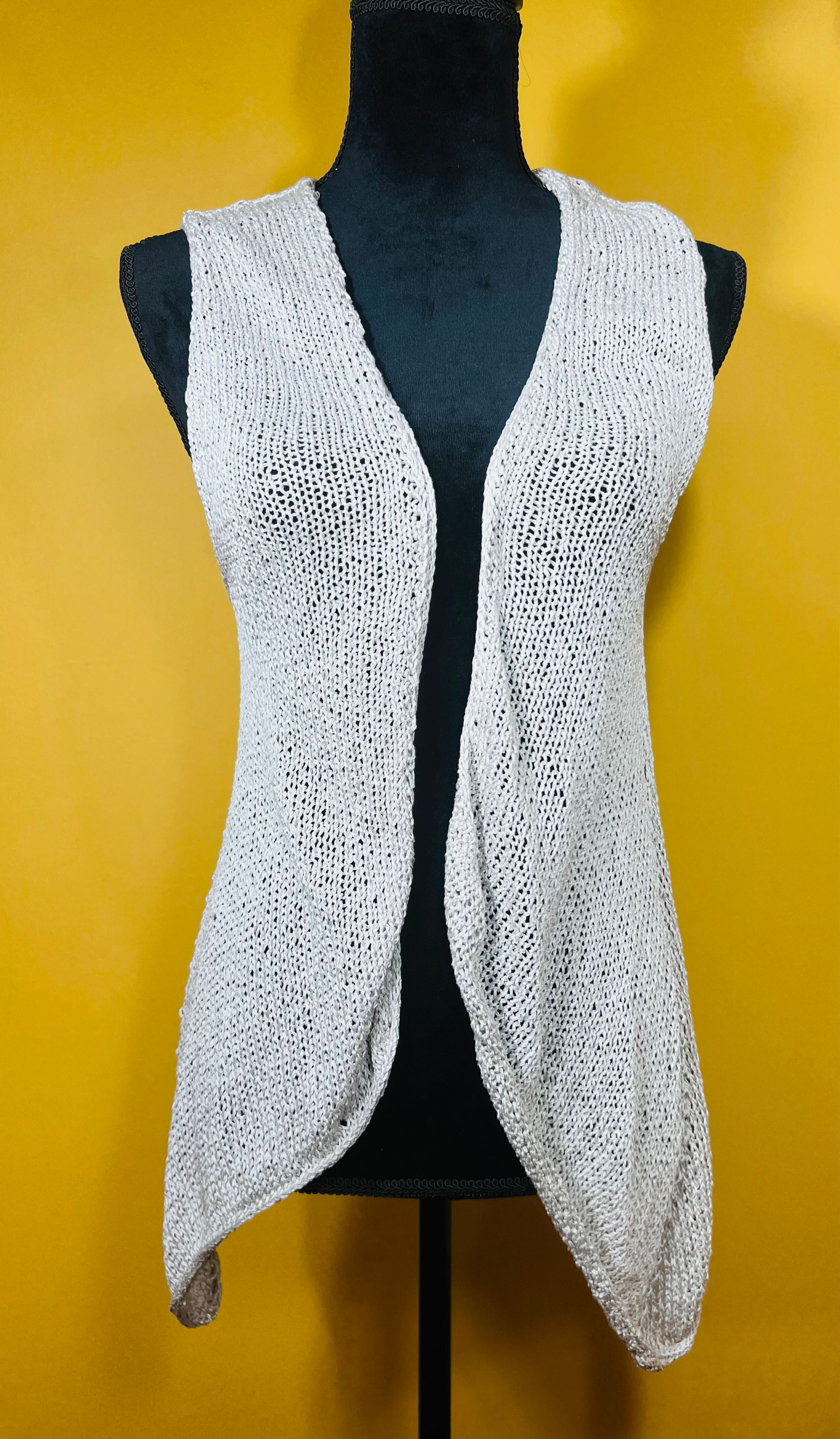 Knitted Vest in White-Silver color