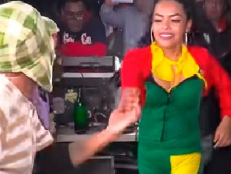  ¡Batalla Campal de Bailarinas! La Cholondrina y la Novia de Medio Metro se Agarran a Golpes en Sonido Pirata. 